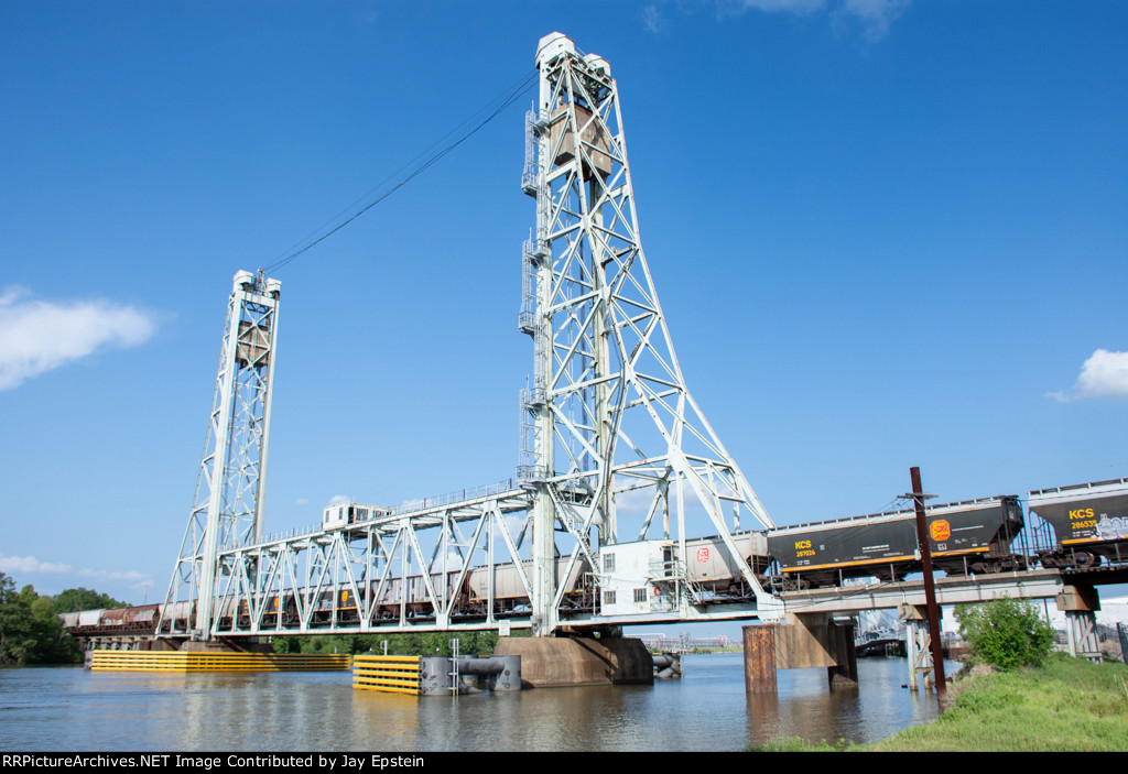 Grain hoppers rolls across the Neches River Lift Bridge